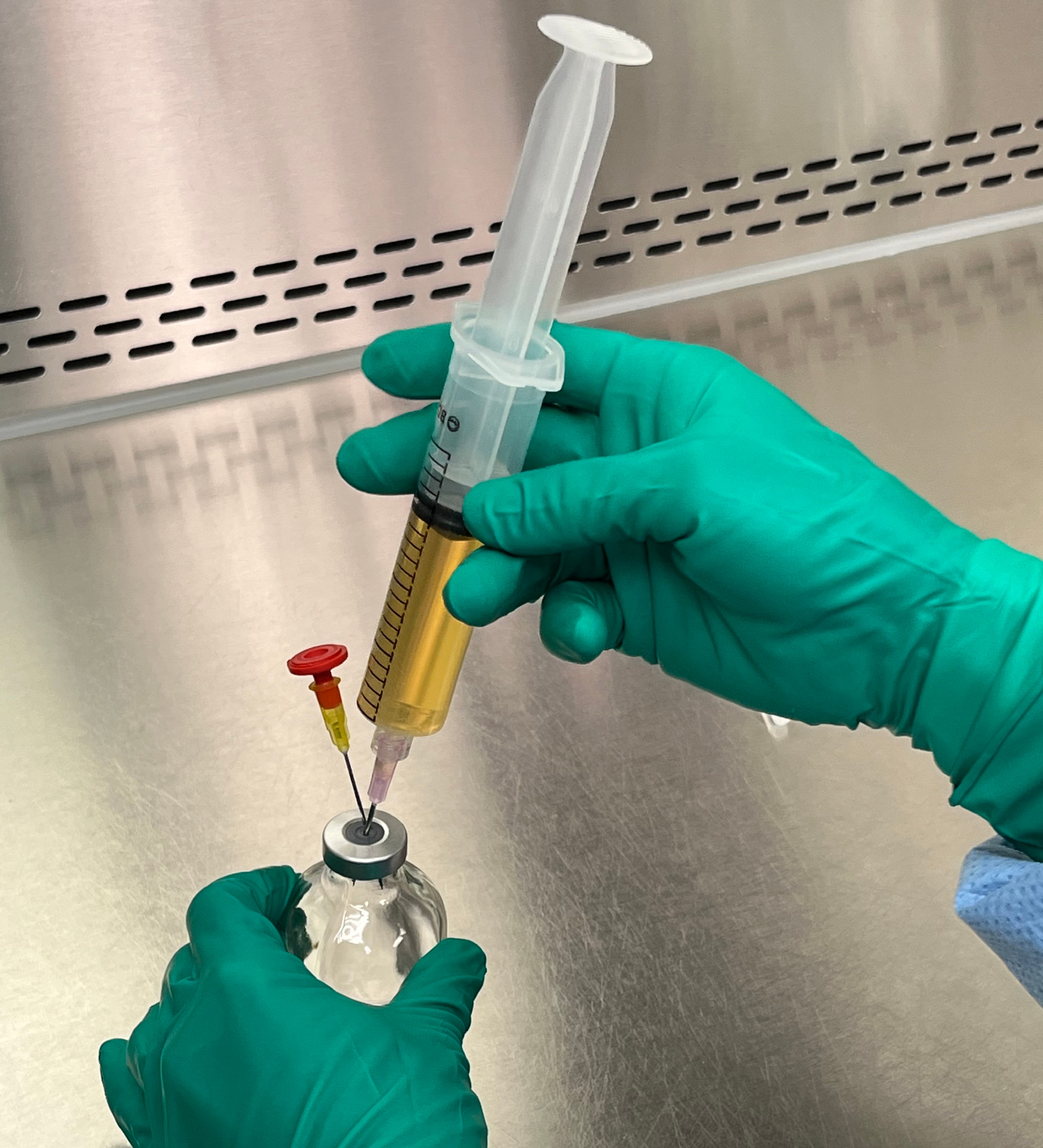 Solution injection into vial with chemo vent2 (1).JPG (1.28 MB)